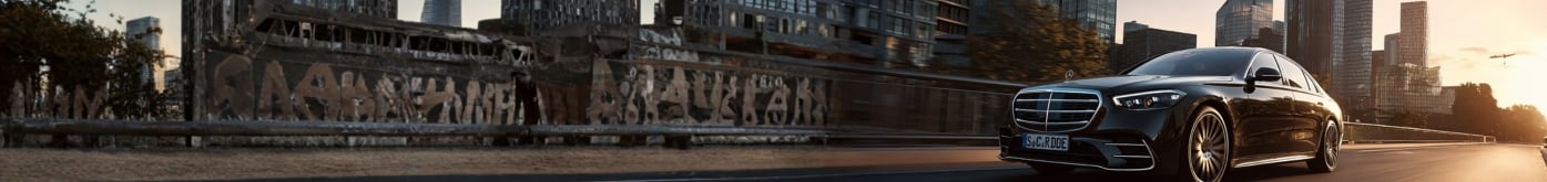 Werbebanner mit den Städten, in denen CabRide Flughafentransfers anbietet